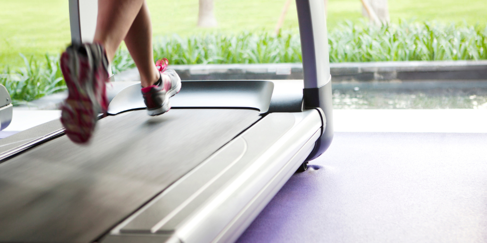 Treadmill Business_980x490 Feet running on a treadmill