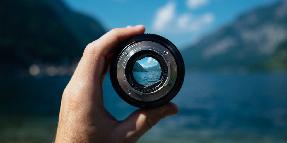 Lens of focus Camera lens focused on ocean horizon